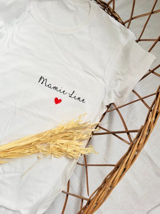 T-shirt blanc personnalisé avec le message de votre choix